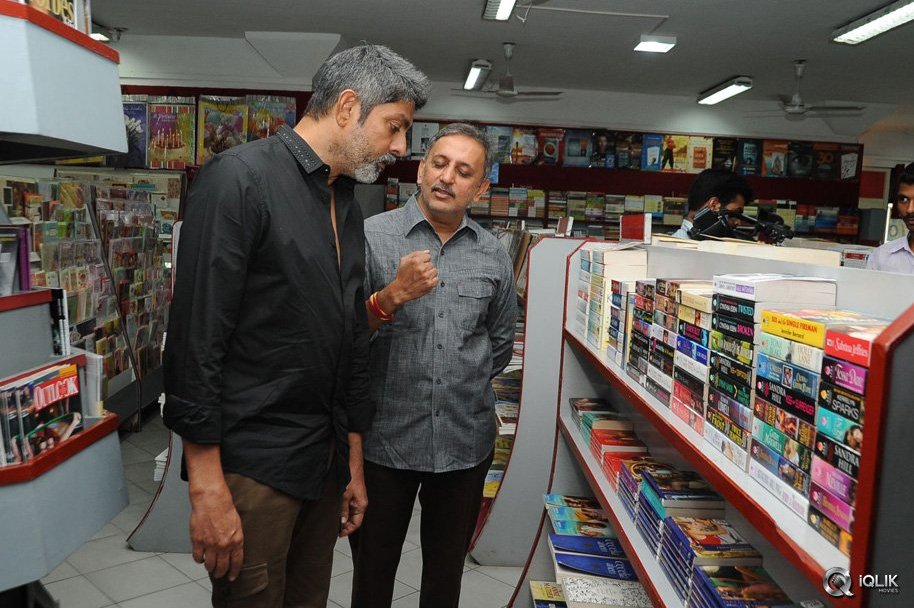 Celebs-at-Walden-25-Years-Press-Meet